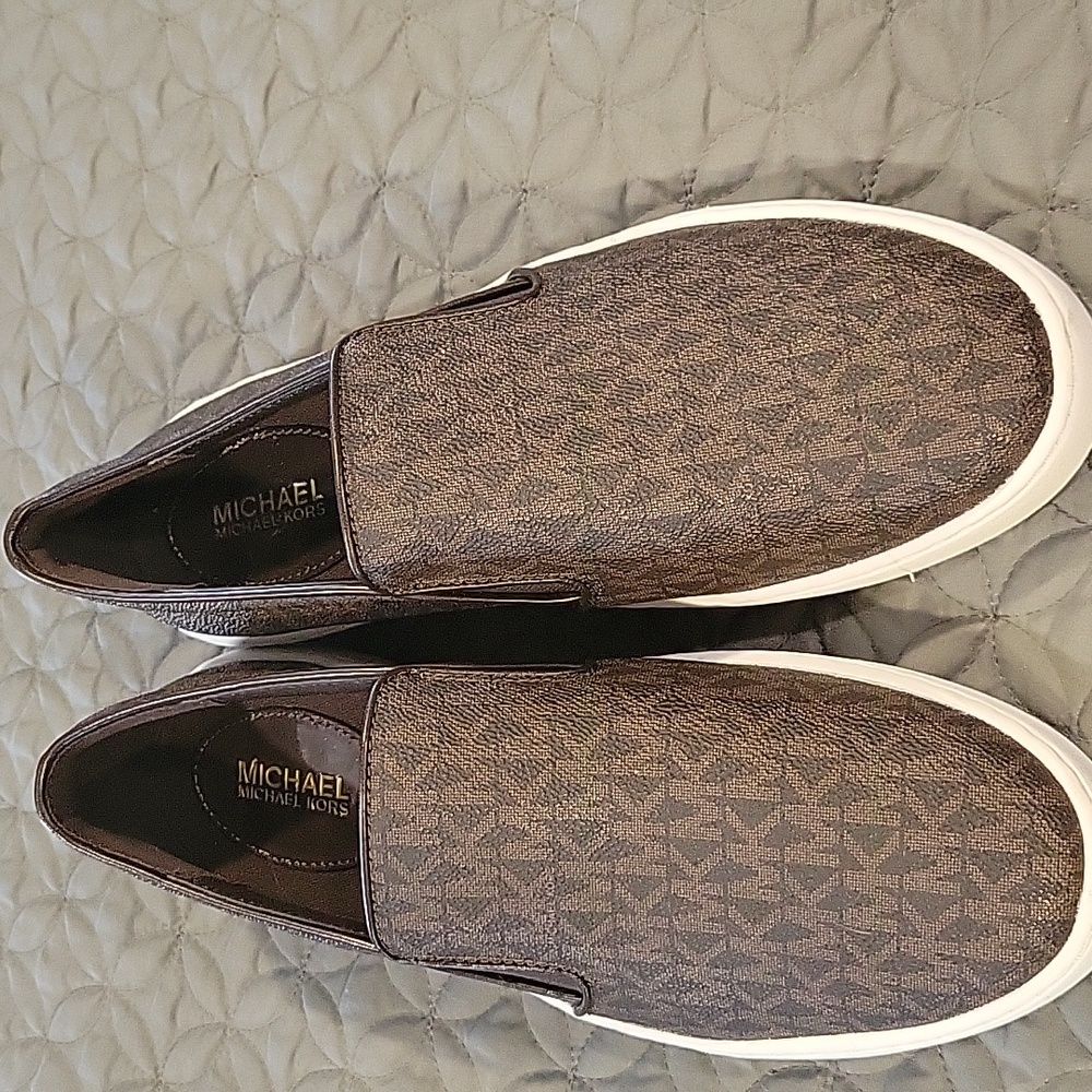 Michael Kor  Keaton logo slip on  9 1/2
